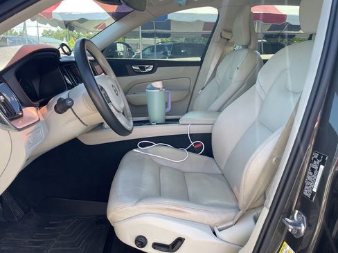 Used 2018 Volvo XC60 T6 Momentum w/ Vision Package AWD/4WD image 13