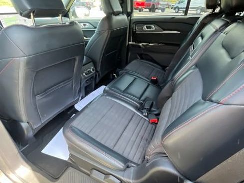 Used 2025 Ford Explorer ST-Line w/ ST-Line Street Pack AWD/4WD image 27