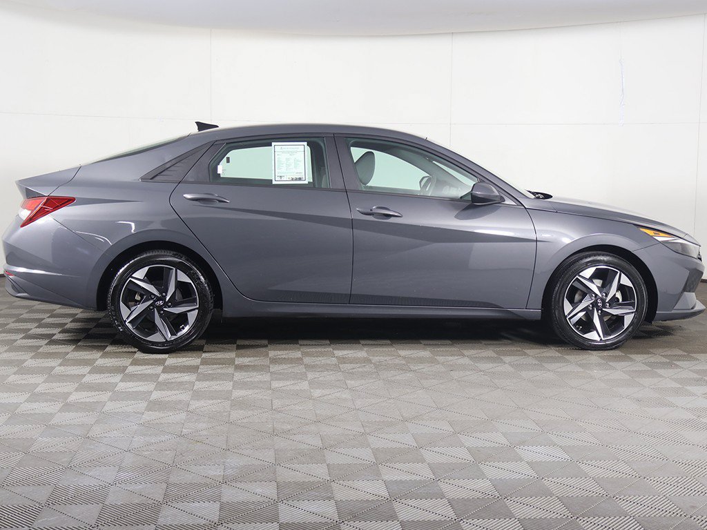 Used 2023 Hyundai Elantra SEL w/ Convenience Package FWD image 19