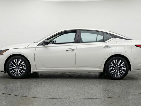 Used 2025 Nissan Altima 2.5 SV FWD image 5