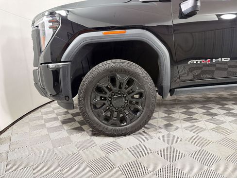 Used 2025 GMC Sierra 2500 AT4 w/ AT4 Premium Plus Package AWD/4WD image 12