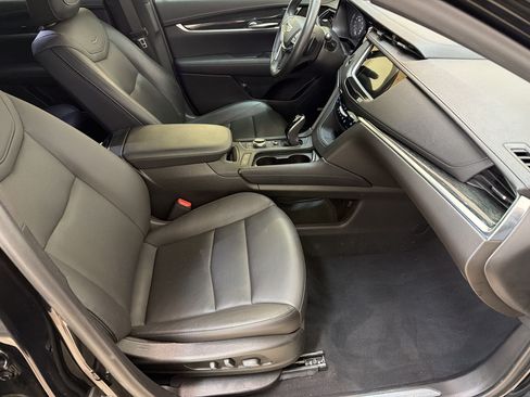 Used 2022 Cadillac XT5 Premium Luxury w/ Technology Package FWD image 24