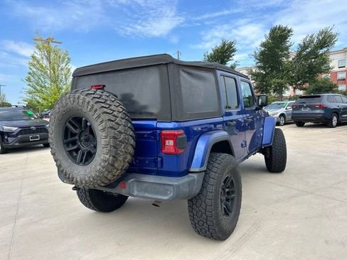 Used 2018 Jeep Wrangler Unlimited Sahara AWD/4WD image 3