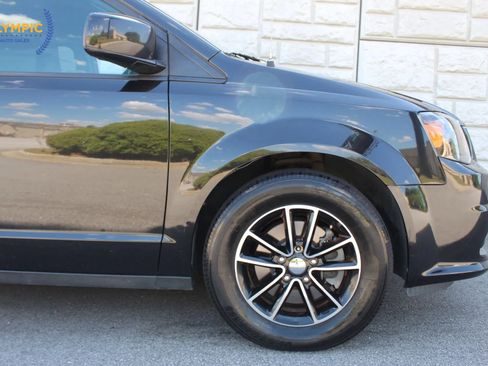 Used 2018 Dodge Grand Caravan GT image 13