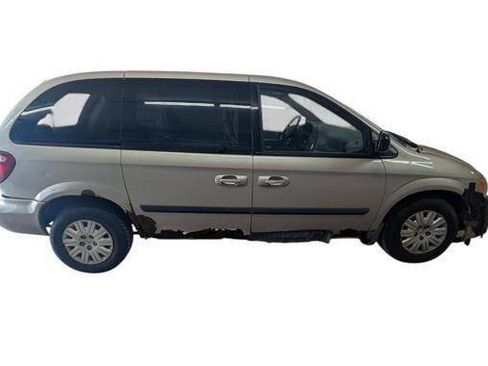 Used 2006 Chrysler Town & Country FWD image 7