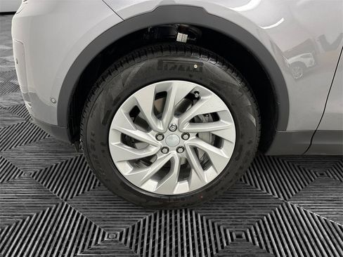 New 2026 Land Rover Discovery S image 14