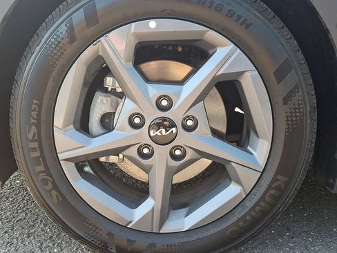 Certified 2025 Kia K4 FWD image 9