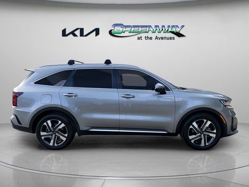 Certified 2022 Kia Sorento SX Prestige w/ Panoramic Sunroof Package image 4