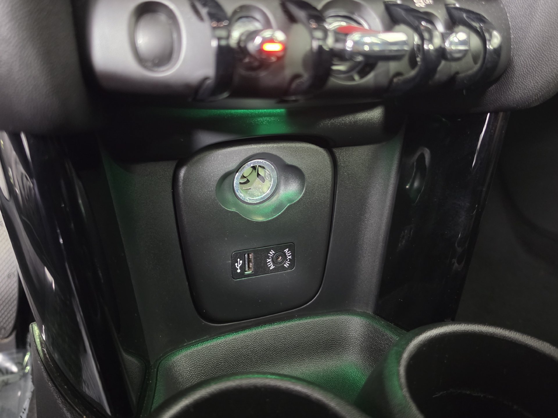 Used 2016 MINI Cooper 2-Door Hardtop FWD image 14