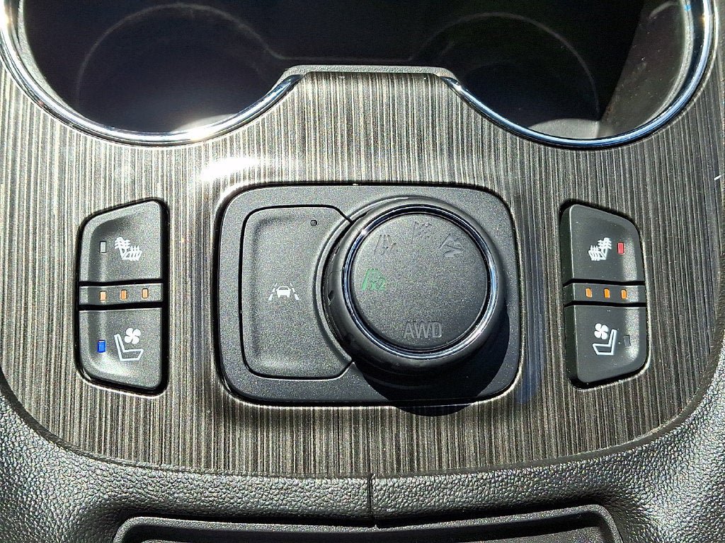 Certified 2023 GMC Acadia SLT w/ Technology Package AWD/4WD image 28