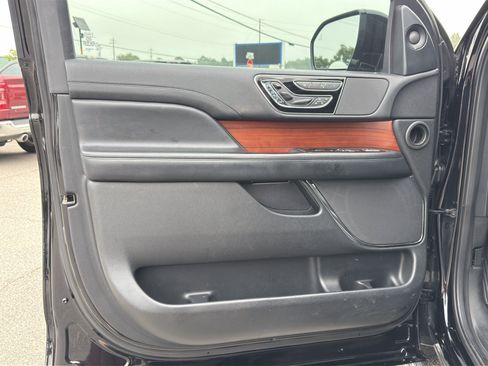 Used 2019 Lincoln Navigator Reserve AWD/4WD image 33