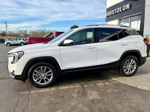 Used 2022 GMC Terrain SLT w/ Infotainment Package II image 8