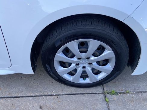 Used 2023 Toyota Corolla LE image 31