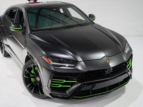 Used 2022 Lamborghini Urus AWD/4WD image 28