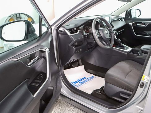 Used 2019 Toyota RAV4 XLE image 3