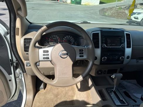 Used 2015 Nissan Frontier SV AWD/4WD image 13