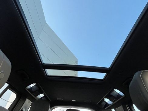 New 2025 Land Rover Defender 110 V8 image 9