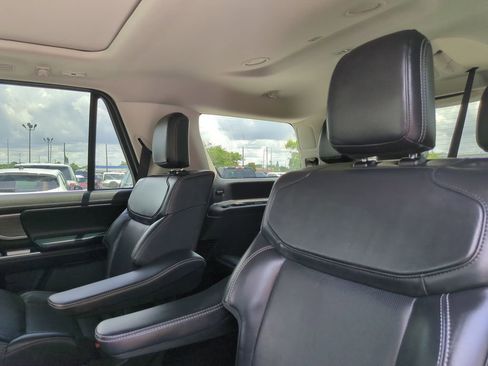 Used 2025 Ford Expedition Platinum AWD/4WD image 22