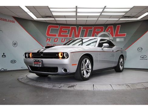 Used 2022 Dodge Challenger R/T image 2