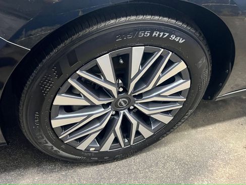Used 2025 Nissan Altima 2.5 SV FWD image 24