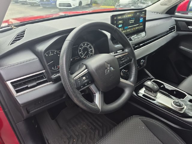 Used 2025 Mitsubishi Outlander ES FWD image 10