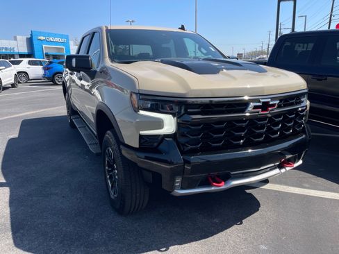 Used 2022 Chevrolet Silverado 1500 ZR2 w/ Technology Package image 3