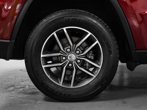 Used 2018 Jeep Grand Cherokee Limited image 48