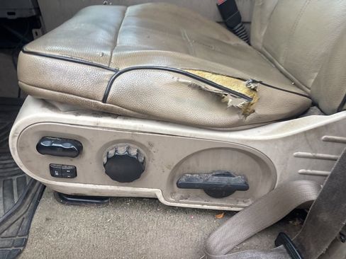 Used 2006 Lincoln Mark LT 2WD image 8