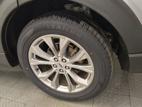 Used 2021 Ford Explorer Limited w/ Equipment Group 301A AWD/4WD image 31