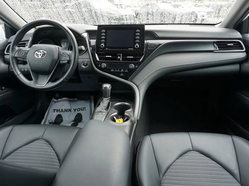 Used 2022 Toyota Camry SE w/ Convenience Package image 4
