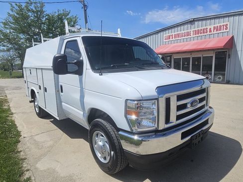 Used 2024 Ford E-350 and Econoline 350 Super Duty w/ Power Windows & Locks Group RWD image 1