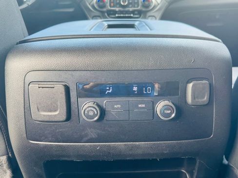 Used 2020 Chevrolet Suburban LT image 14