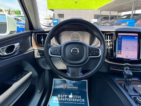 Used 2021 Volvo XC60 T5 Momentum w/ Premium Package FWD image 21