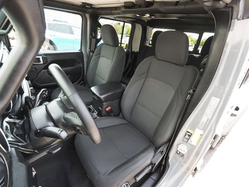Used 2023 Jeep Gladiator Sport AWD/4WD image 30
