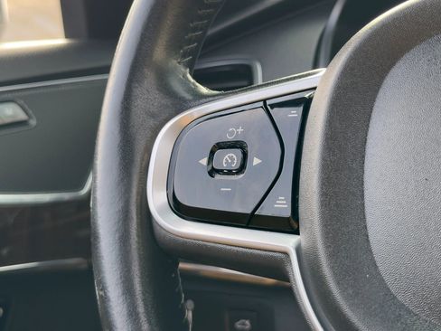 Used 2017 Volvo XC90 T6 Momentum w/ Vision Package image 13