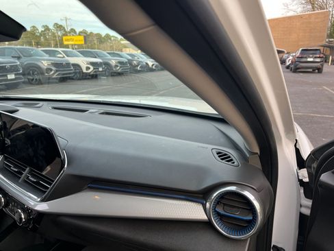 Used 2025 Chevrolet Trax LT w/ LT Convenience Package image 33