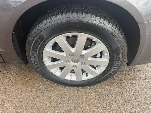 Used 2015 Chrysler Town & Country Touring image 9