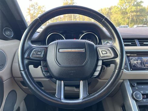 Used 2016 Land Rover Range Rover Evoque SE Premium image 11