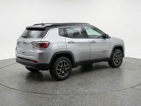 Used 2025 Jeep Compass Trailhawk AWD/4WD image 9