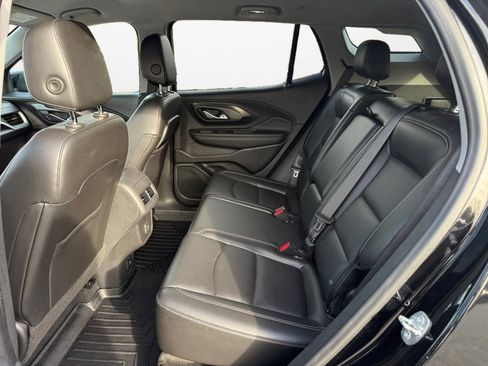 Used 2022 GMC Terrain SLT image 13