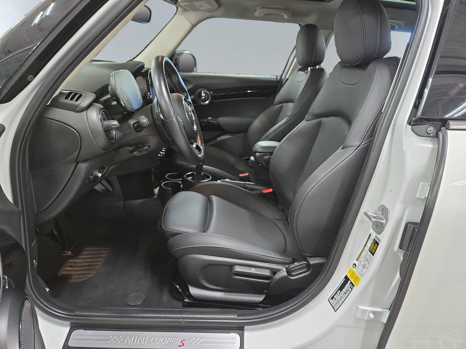 Used 2024 MINI Cooper S FWD image 6