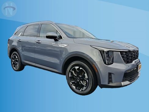 Used 2025 Kia Sorento S image 1