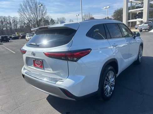 Used 2022 Toyota Highlander Platinum image 5