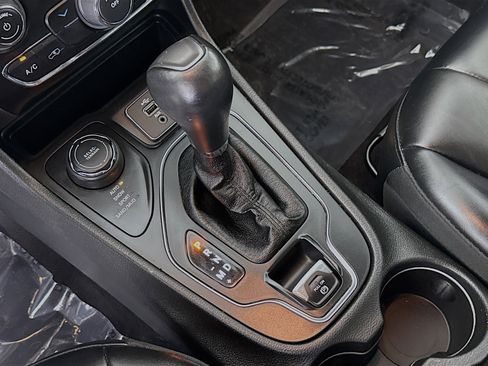 Used 2019 Jeep Cherokee Latitude Plus image 20