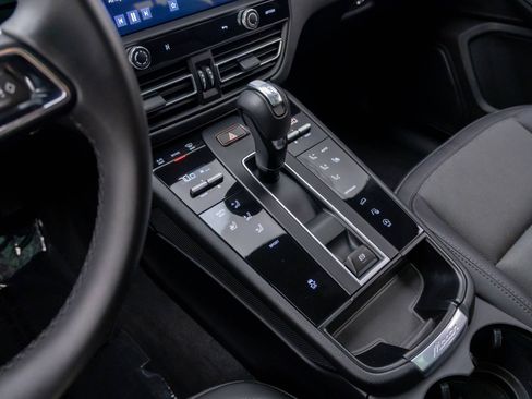 Certified 2026 Porsche Macan AWD/4WD image 13