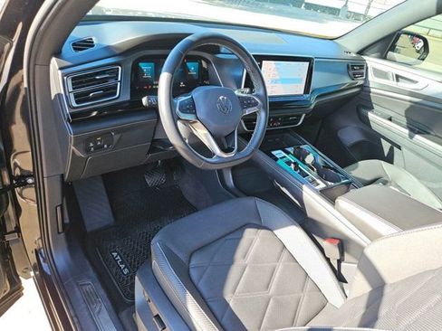 Used 2024 Volkswagen Atlas Cross Sport SE image 16