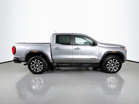 Used 2024 GMC Canyon AT4 w/ AT4 Premium Package AWD/4WD image 9
