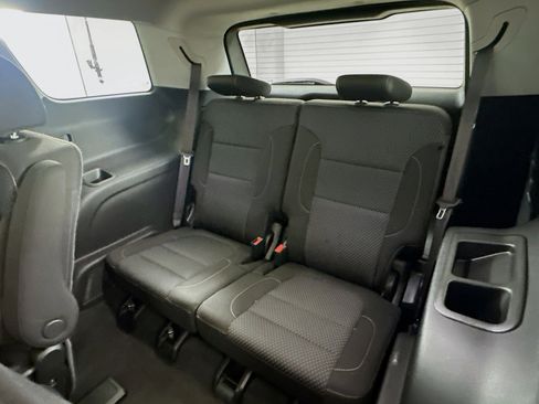 Used 2023 GMC Acadia SLE w/ Driver Convenience Package image 30