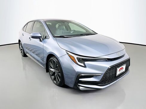 Used 2024 Toyota Corolla SE image 3