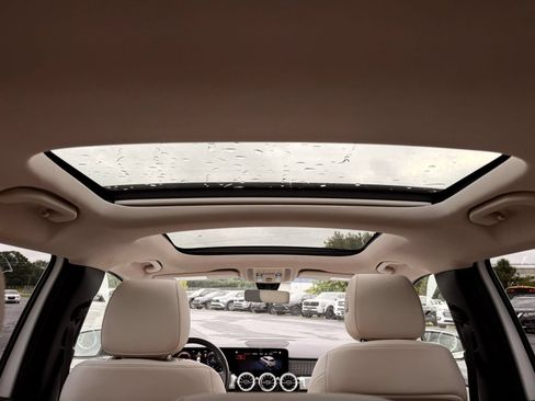 Used 2023 Mercedes-Benz GLB 250 w/ Premium Package image 21